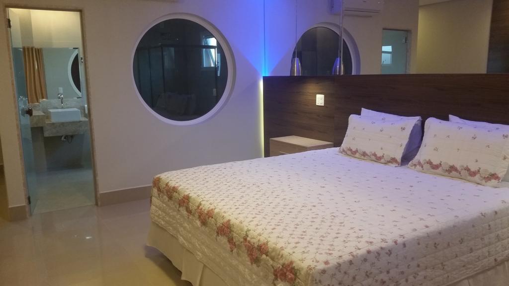 Kamur Plaza Hotel Goianesia Rum bild