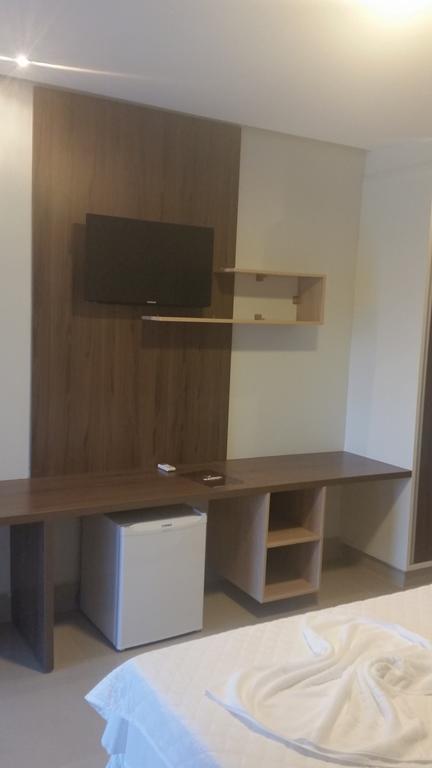 Kamur Plaza Hotel Goianesia Rum bild