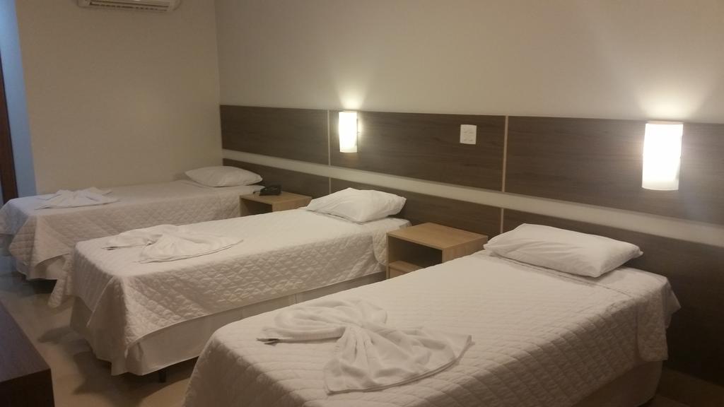 Kamur Plaza Hotel Goianesia Rum bild