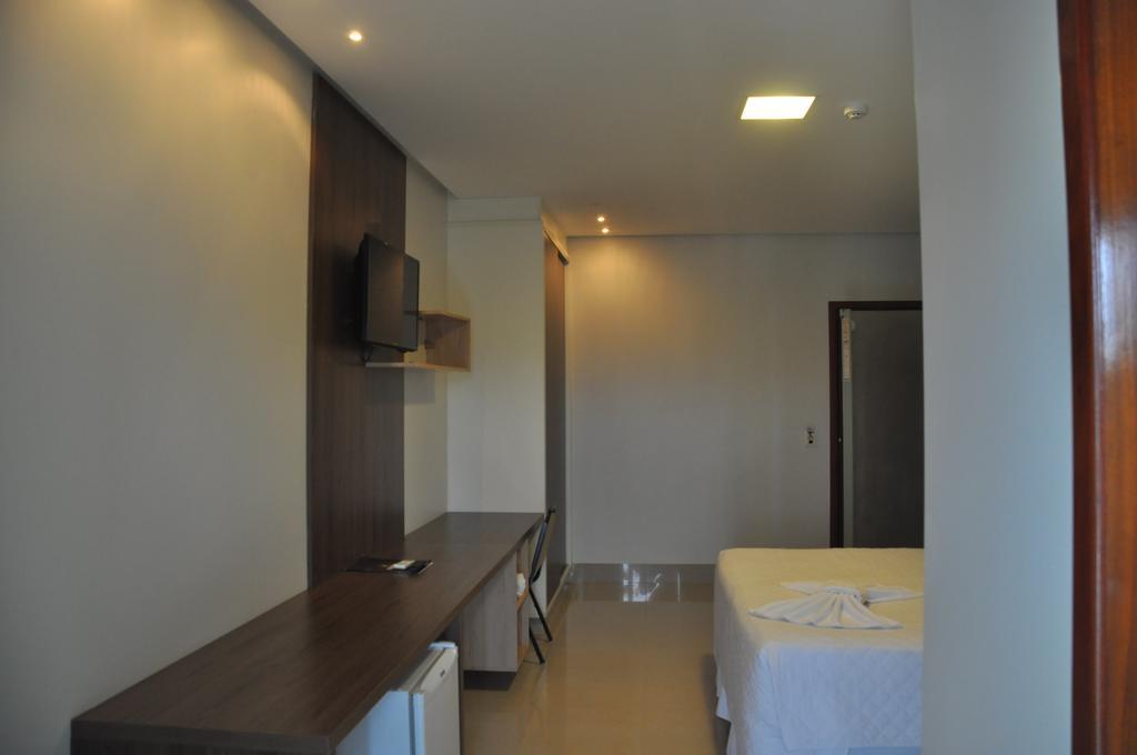 Kamur Plaza Hotel Goianesia Exteriör bild